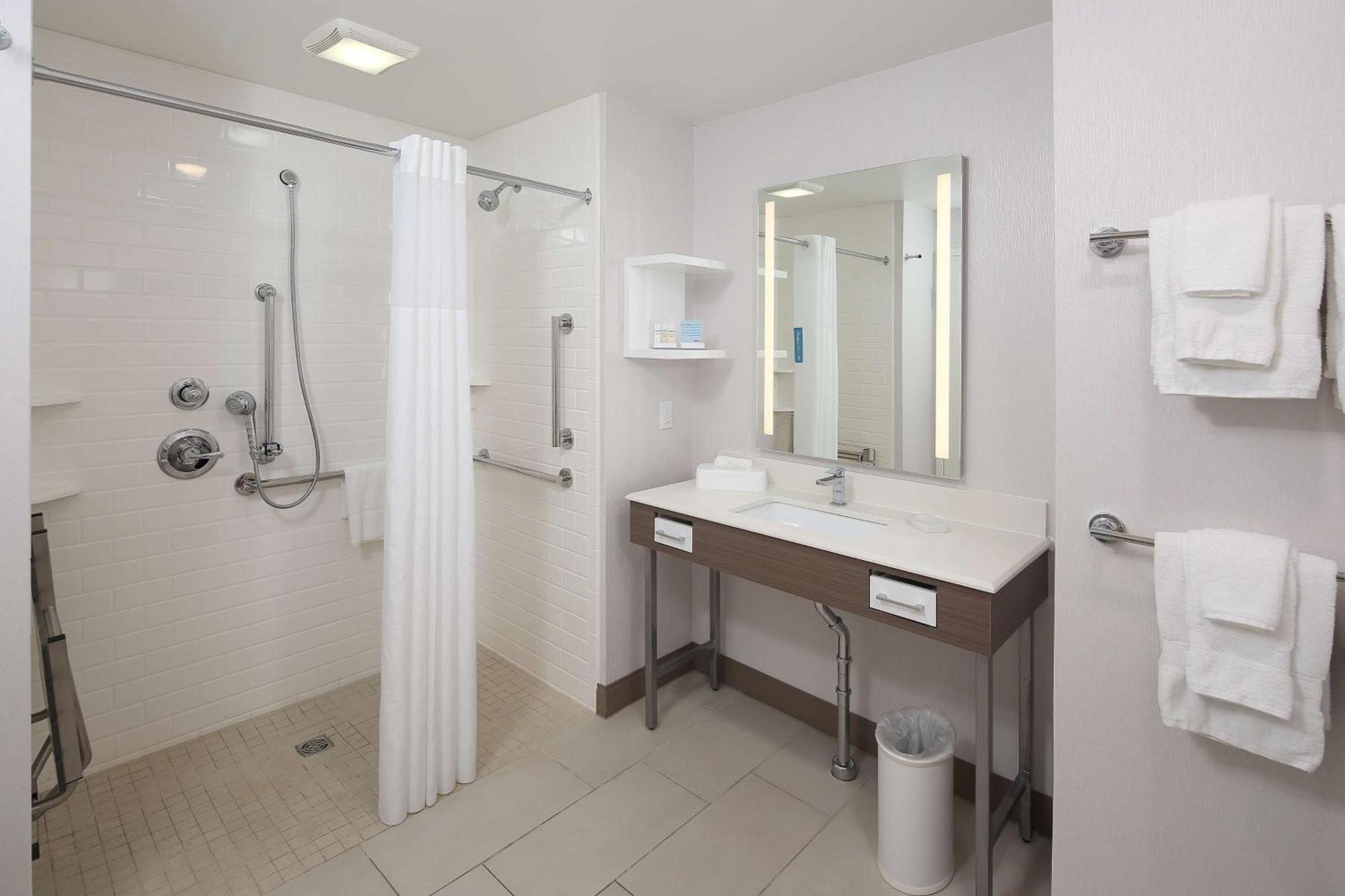 Hampton Inn Голланд Екстер'єр фото