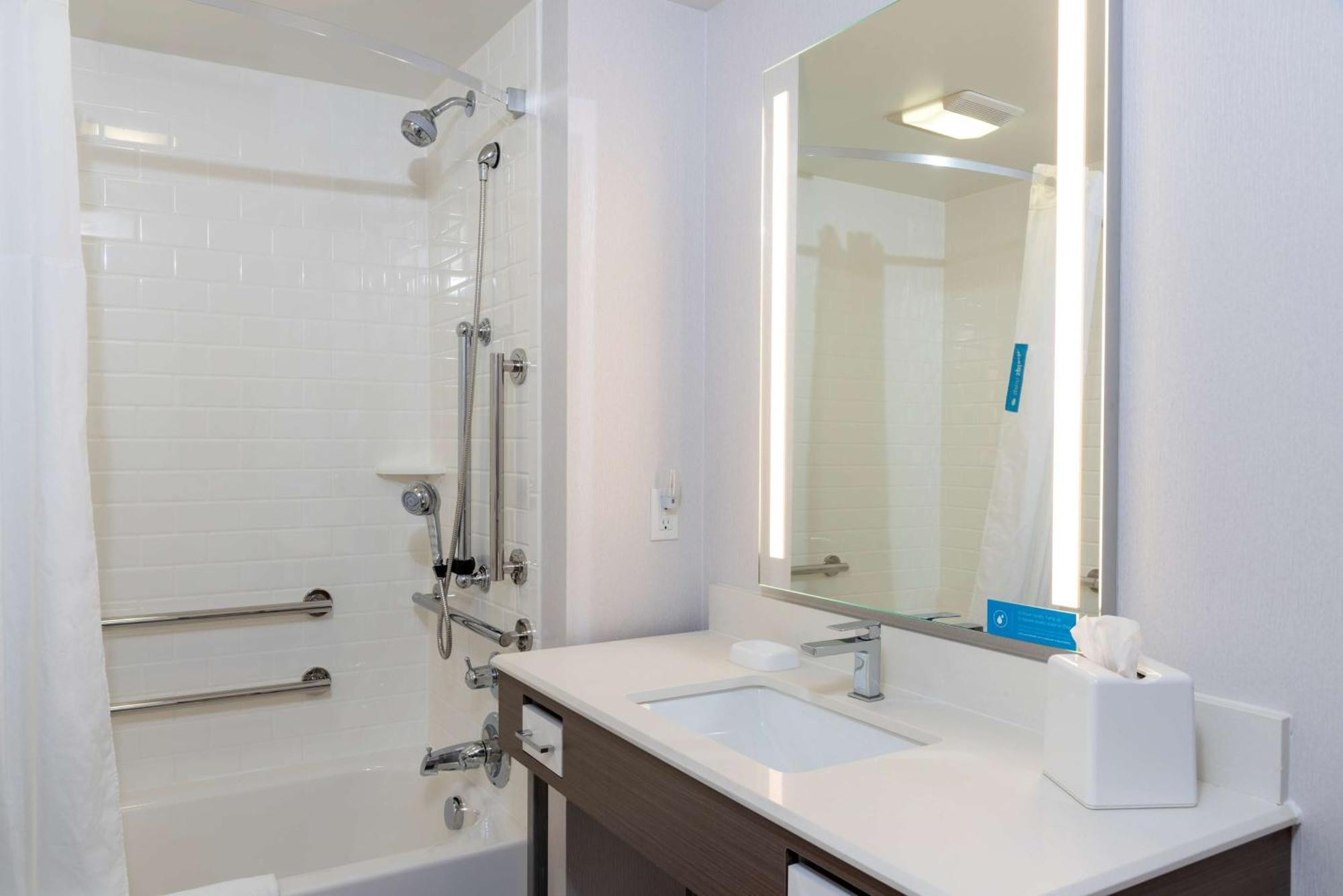 Hampton Inn Голланд Екстер'єр фото