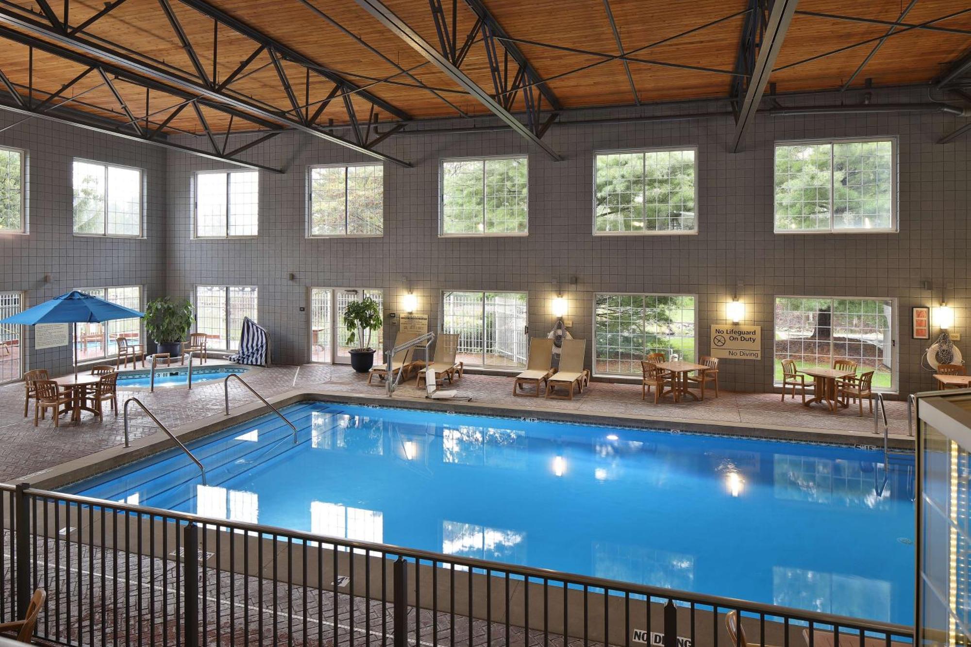 Hampton Inn Голланд Екстер'єр фото