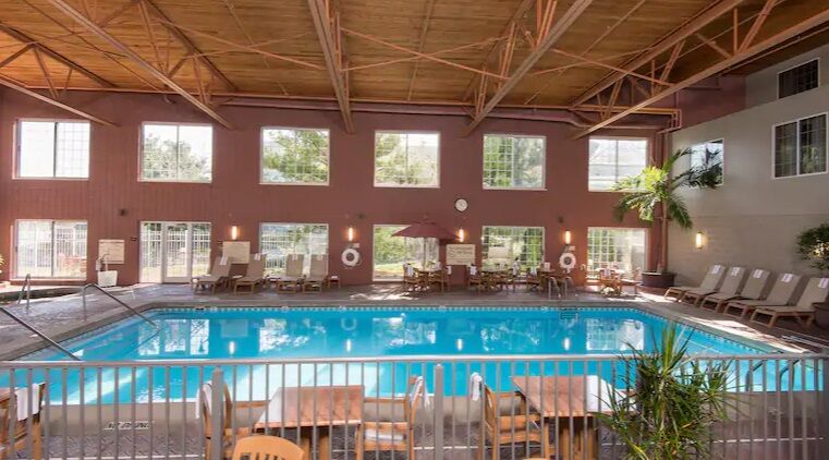 Hampton Inn Голланд Екстер'єр фото